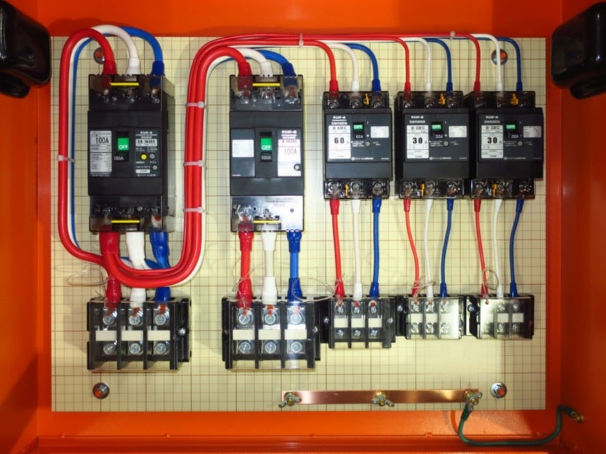 動力仮設分電盤 メイン100A 3回路 内部 写真